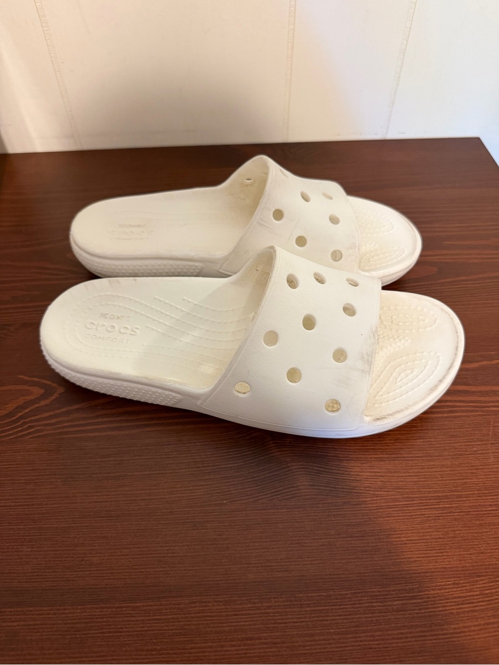 CROCS White Classic Slide Sandals